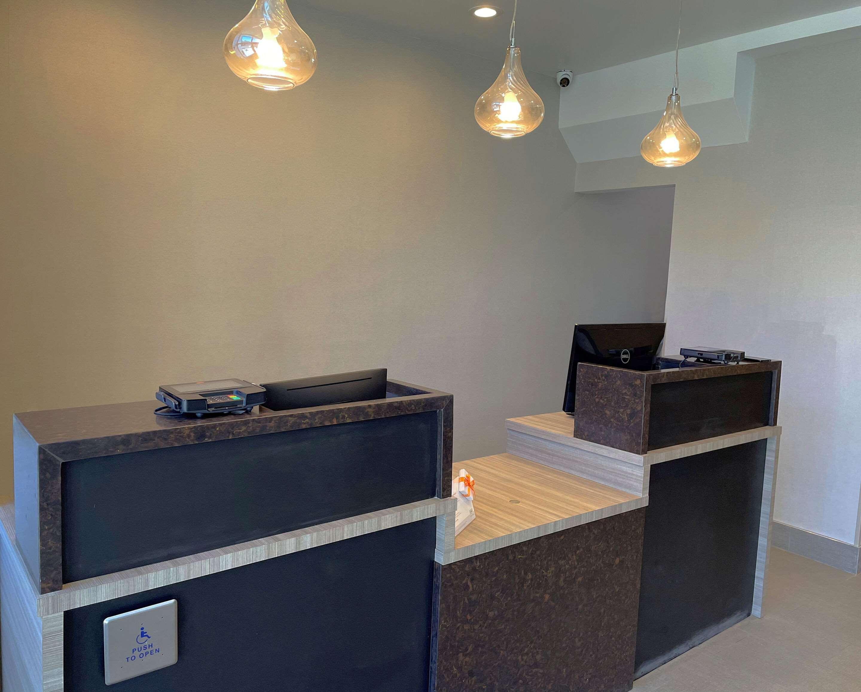 Red Roof Plus Brooklyn - Flatbush Ave نيو يورك المظهر الخارجي الصورة